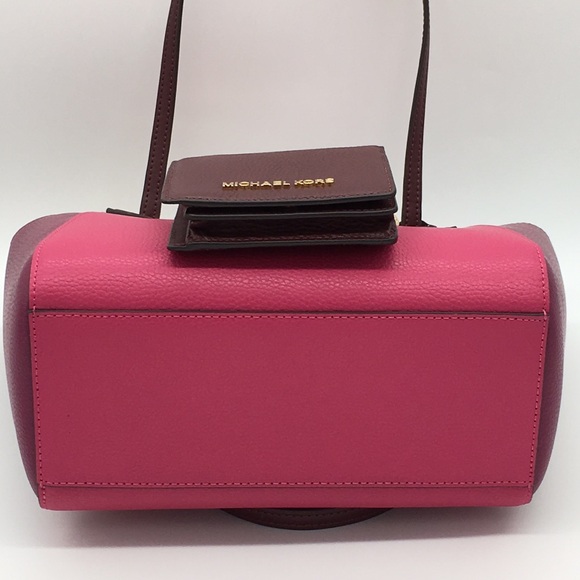 MICHAEL KORS KIMBERLY SM BONDED TOTE & WALLET SET - Picture 7 of 8